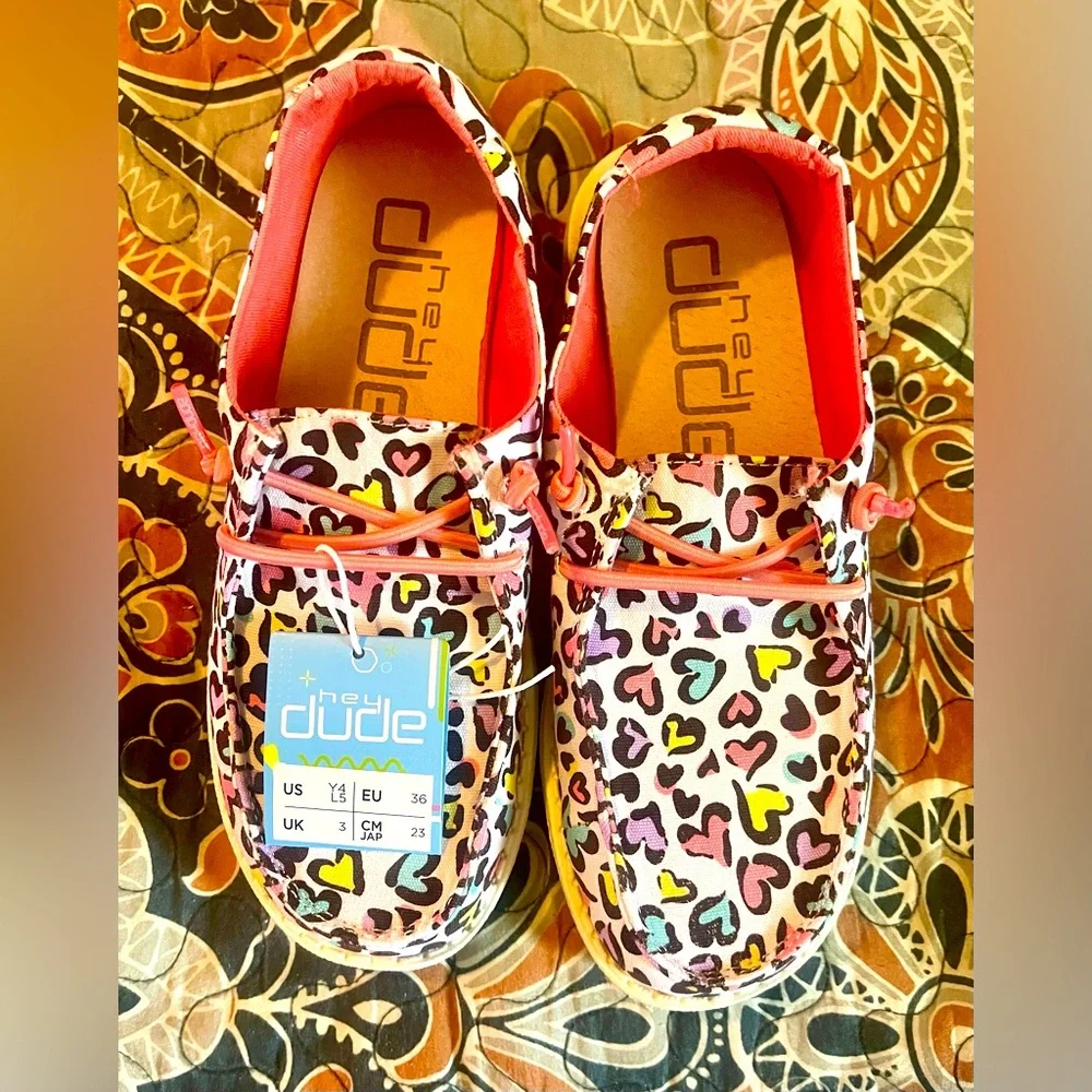 New with tags girls HEY DUDE wendy youth color white leopard SIZE 4-5 - Picture 1 of 4